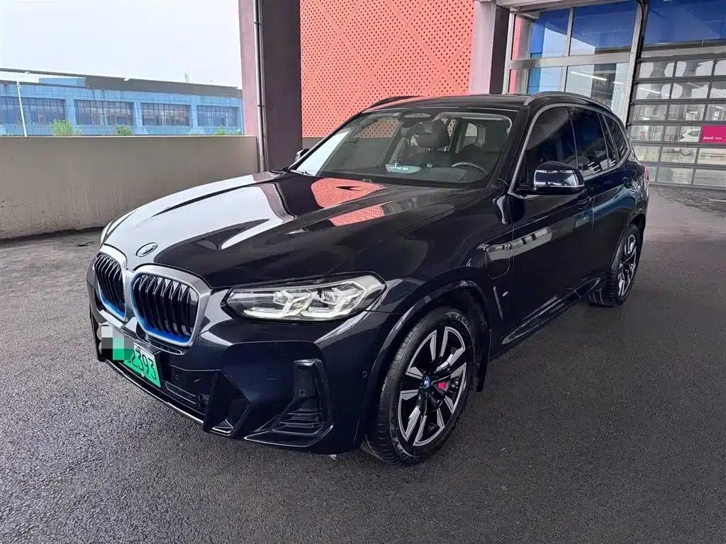 BMW iX3 2022 Leading Edition — миниатюра 1
