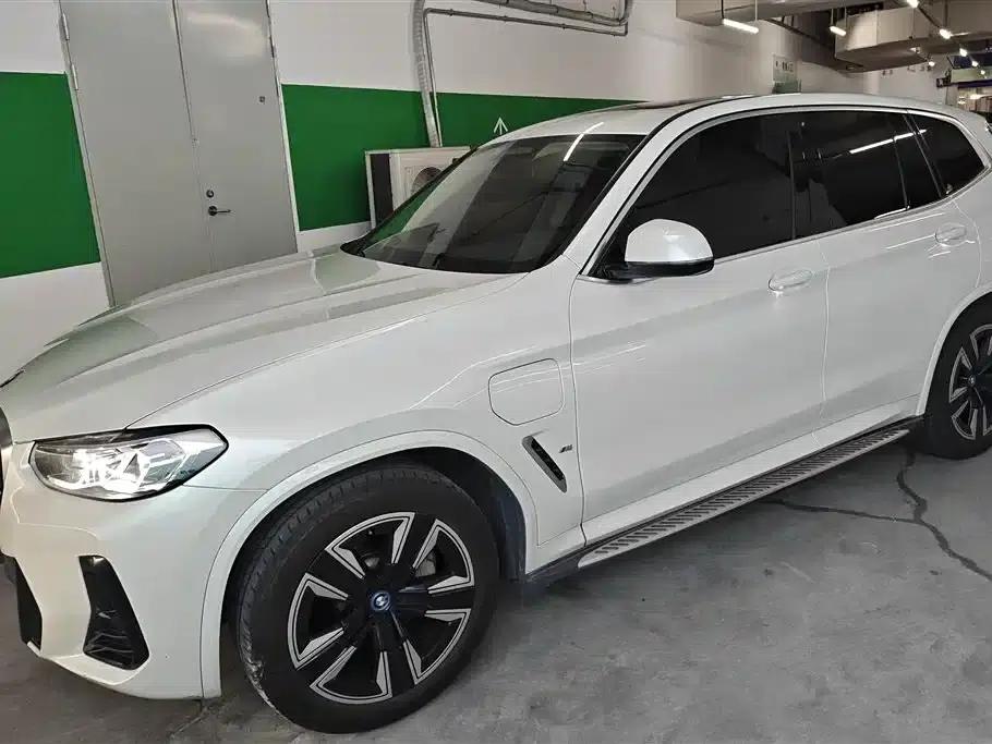 BMW iX3 2024 Leading Edition — миниатюра 1