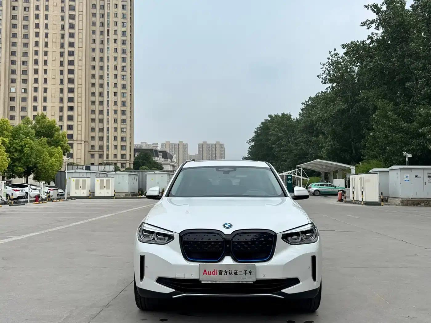 BMW iX3 2021 Leading Edition — миниатюра 2