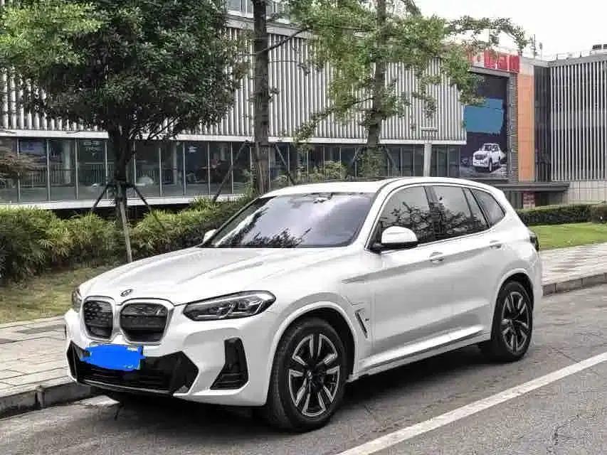 BMW iX3 2022 Leading Edition — миниатюра 1