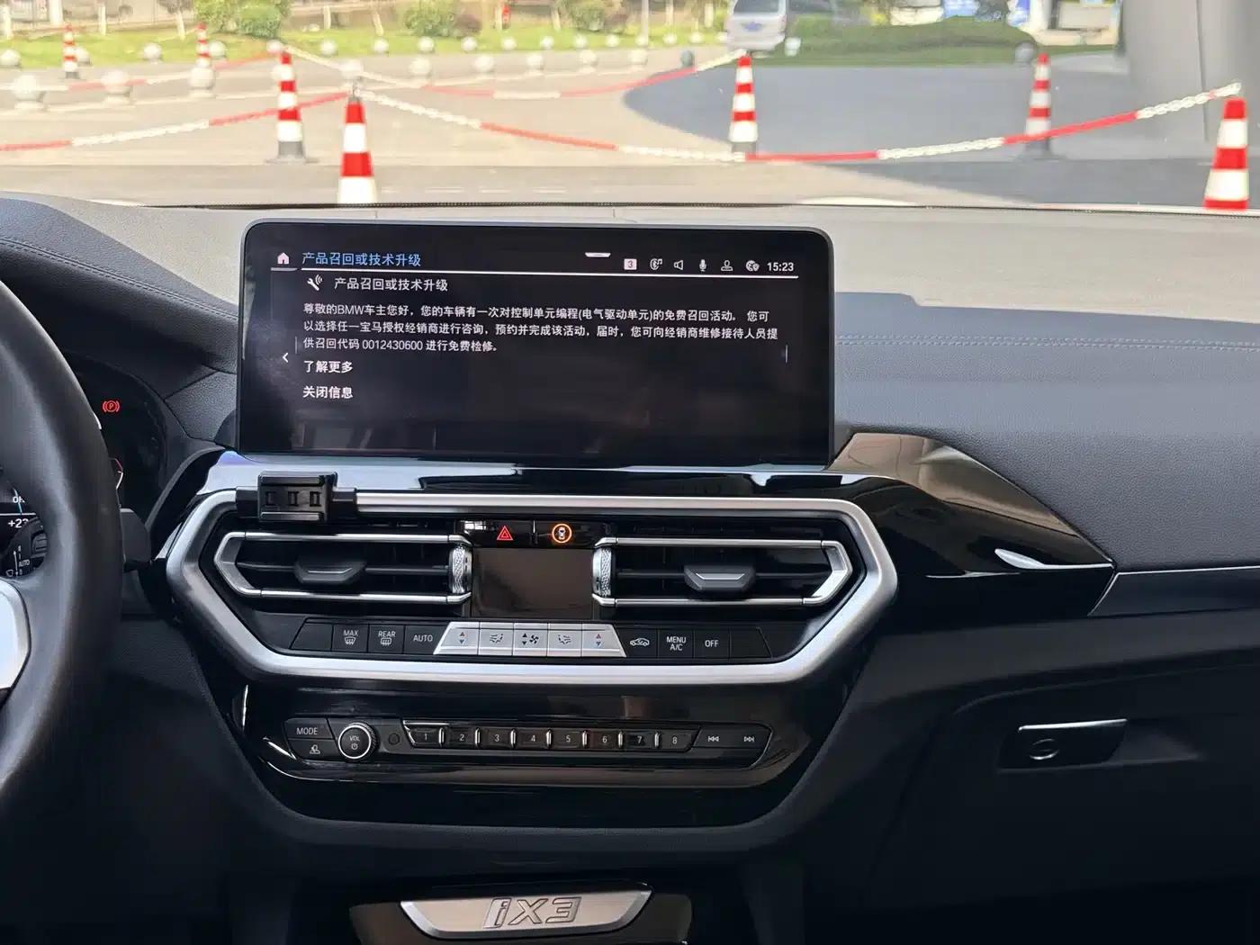 BMW iX3 2022 Leading Edition — миниатюра 17
