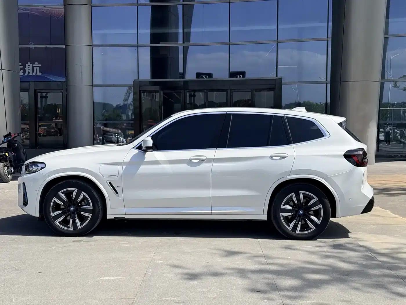 BMW iX3 2022 Leading Edition — миниатюра 7