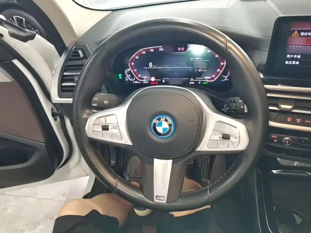 BMW iX3 2022 Facelift Leading Edition — миниатюра 11