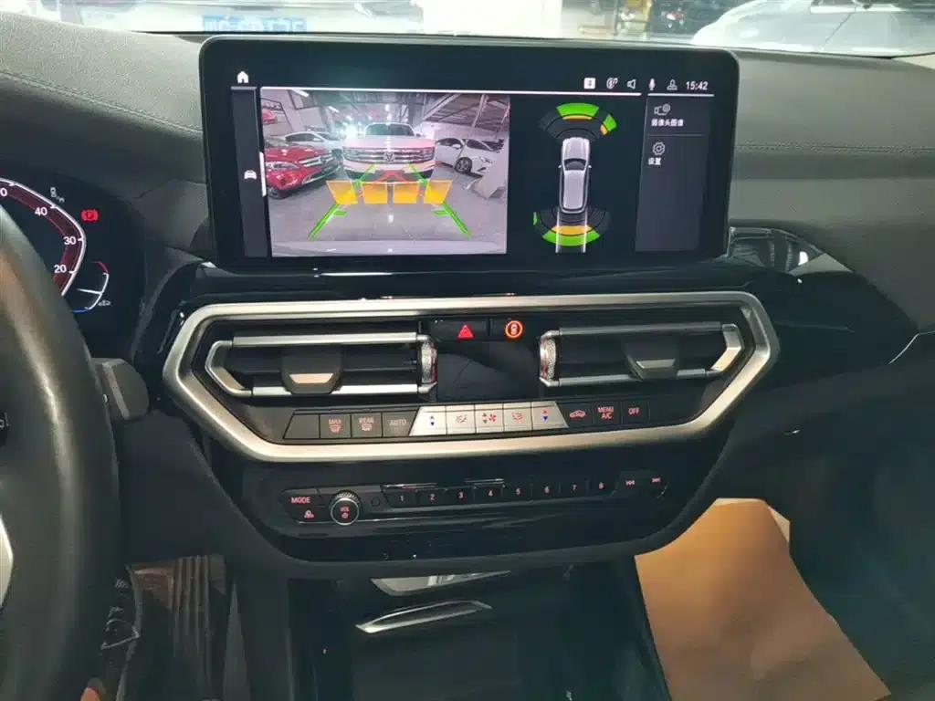 BMW iX3 2022 Facelift Leading Edition — миниатюра 13