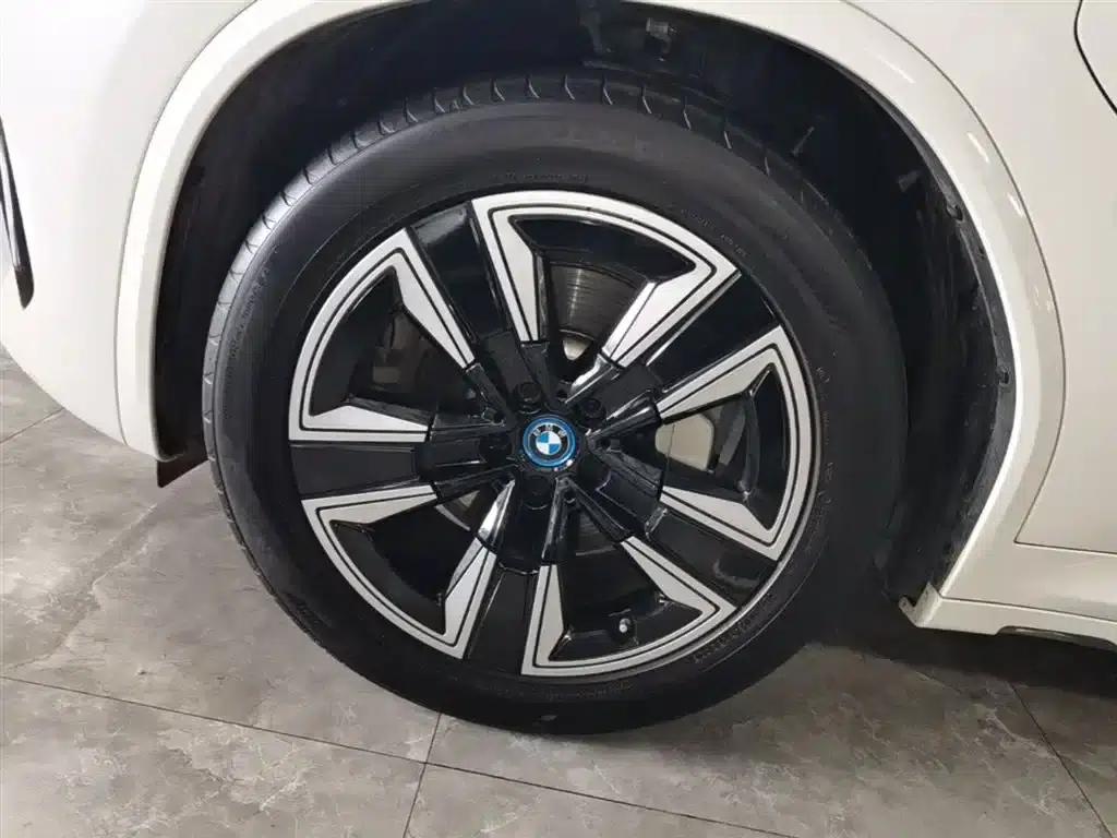 BMW iX3 2022 Facelift Leading Edition — миниатюра 23