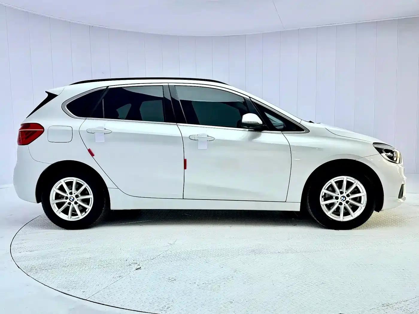 2016 BMW 2 Series Gran Tourer 218i Fashion Edition — миниатюра 4