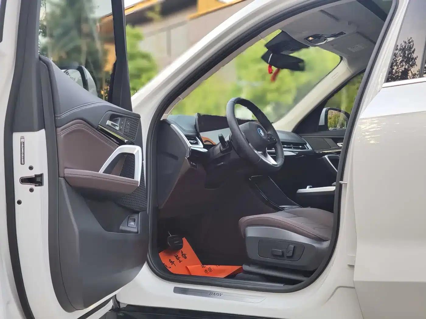 BMW iX1 2023 eDrive25L X Design Package — миниатюра 12