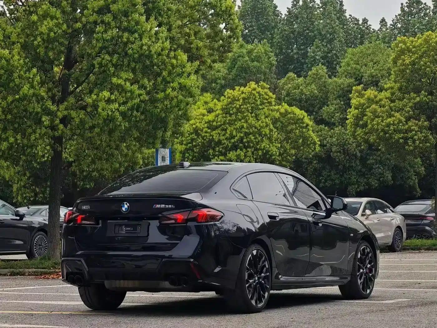 2025 BMW M235L — миниатюра 8