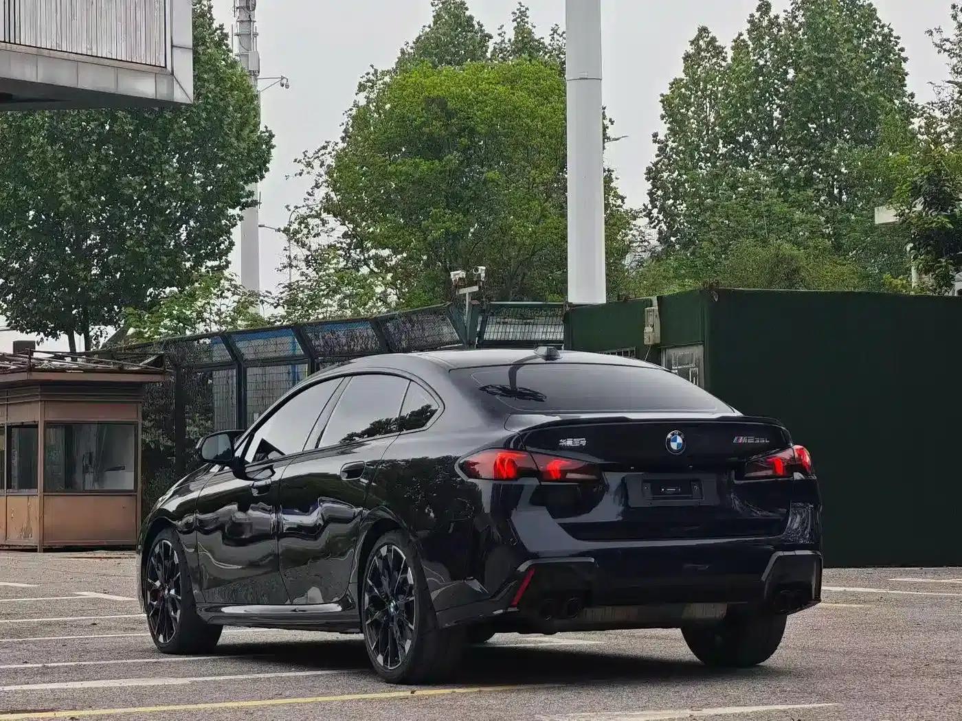 2025 BMW M235L — миниатюра 9