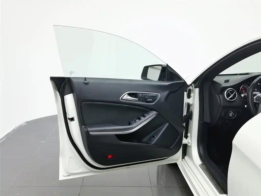 Imported Mercedes-Benz CLA 2016 CLA 220 4MATIC — миниатюра 8