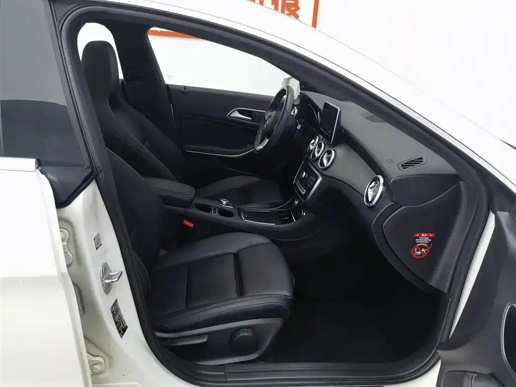 Imported Mercedes-Benz CLA 2017 CLA 200 Dynamic — миниатюра 23