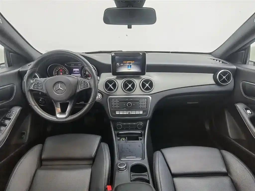 Imported Mercedes-Benz CLA 2017 CLA 200 Dynamic — миниатюра 5