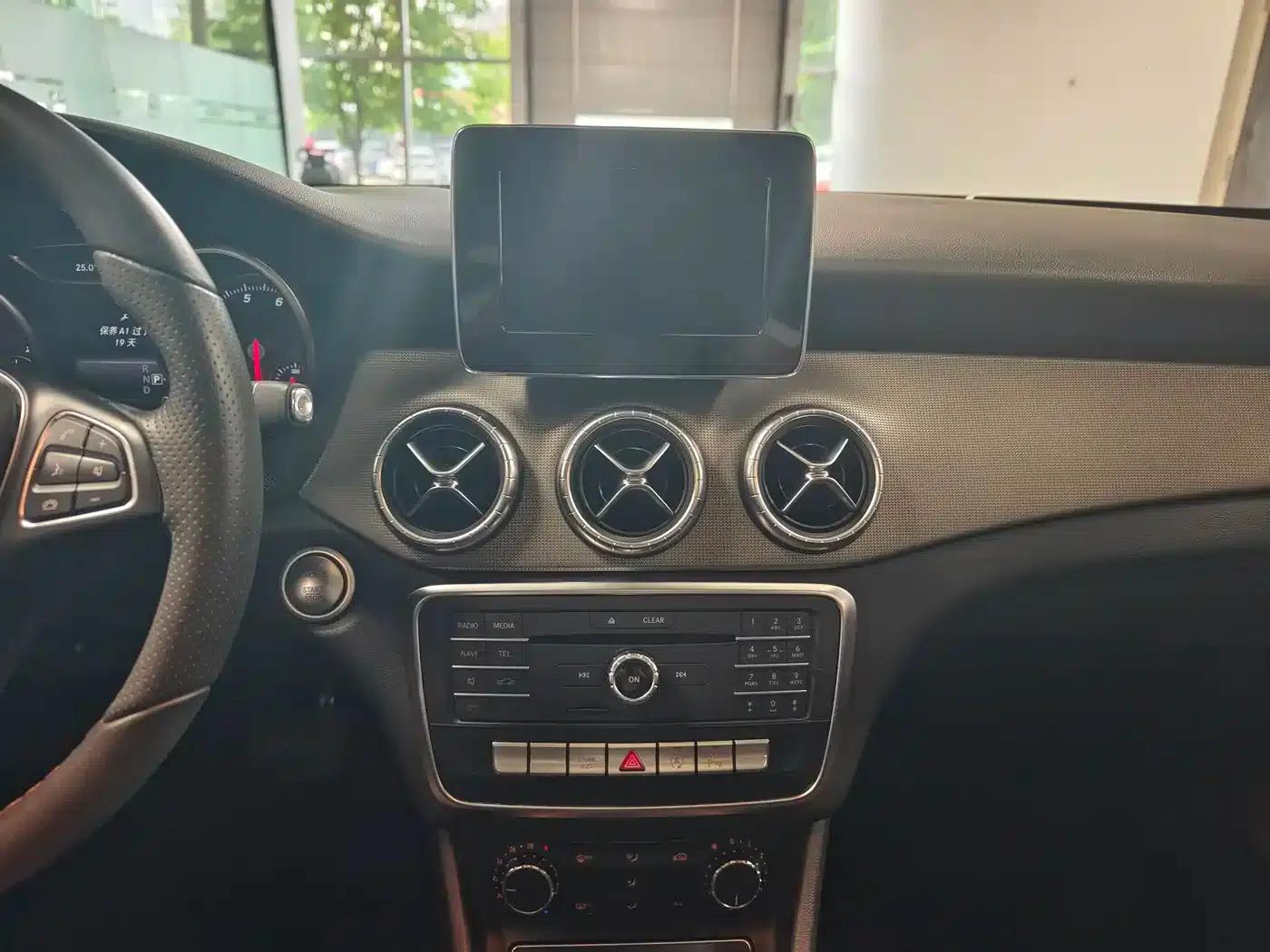 Imported Mercedes-Benz CLA 2016 CLA 200 Fashion Edition — миниатюра 16