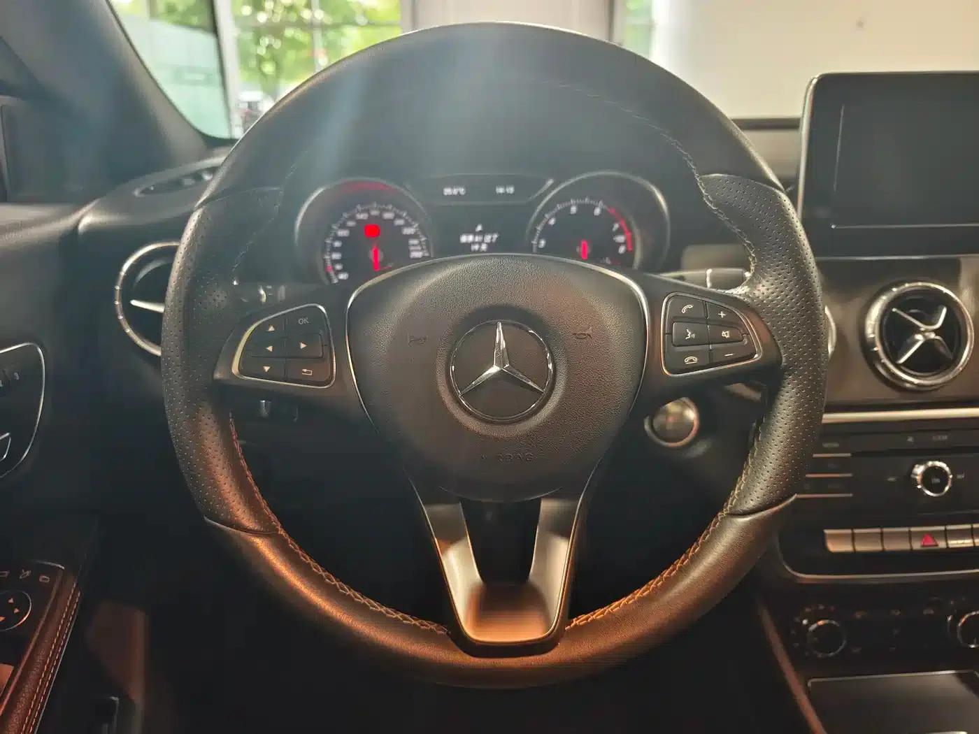Imported Mercedes-Benz CLA 2016 CLA 200 Fashion Edition — миниатюра 17