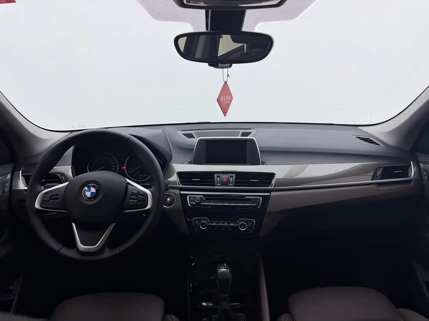 BMW X1 2016 sDrive20Li Luxury — миниатюра 12