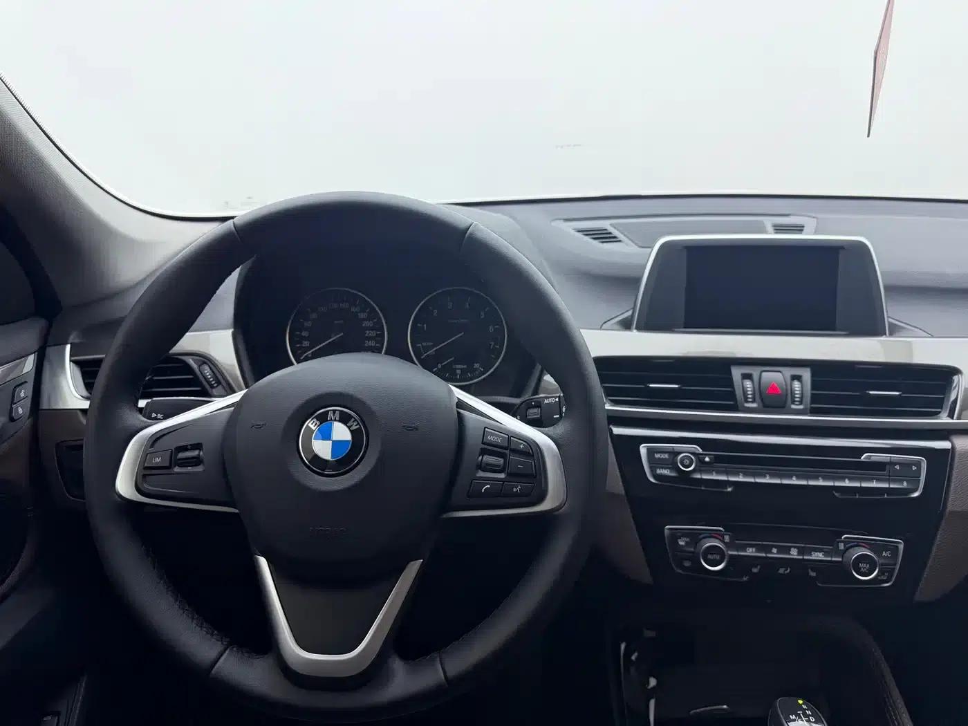 BMW X1 2016 sDrive20Li Luxury — миниатюра 13
