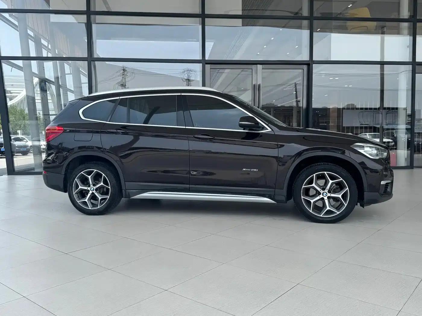 BMW X1 2016 sDrive18Li Luxury — миниатюра 3