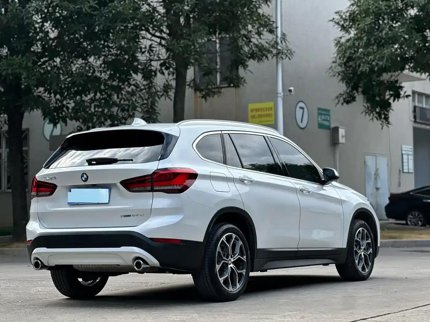 BMW X1 2022 sDrive25Li Leading Edition — миниатюра 4