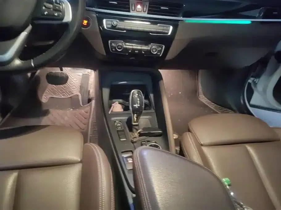 BMW X1 2020 sDrive25Li Leading Edition — миниатюра 16