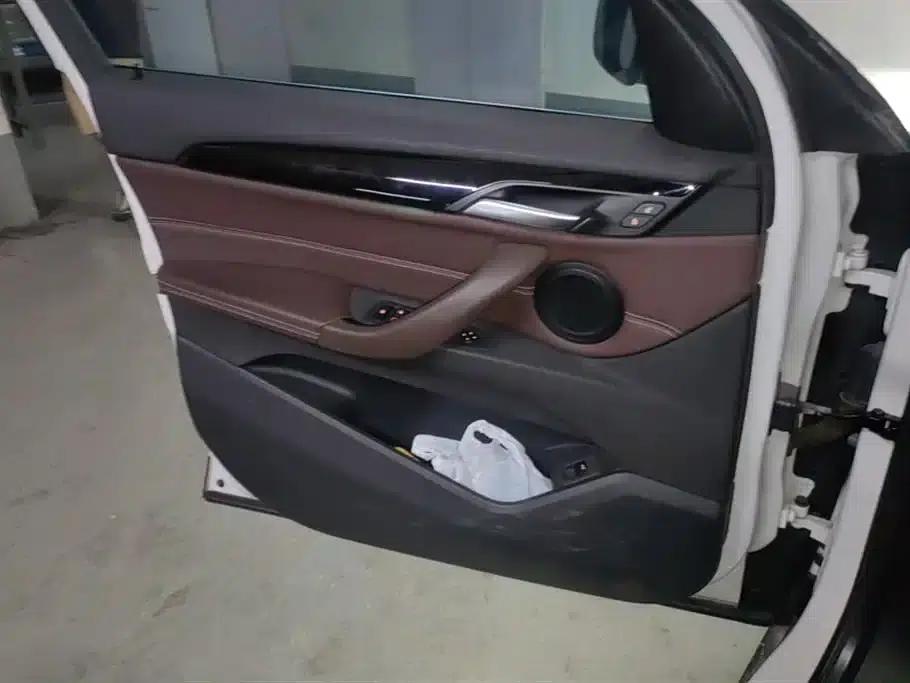 BMW X1 2020 sDrive25Li Leading Edition — миниатюра 7