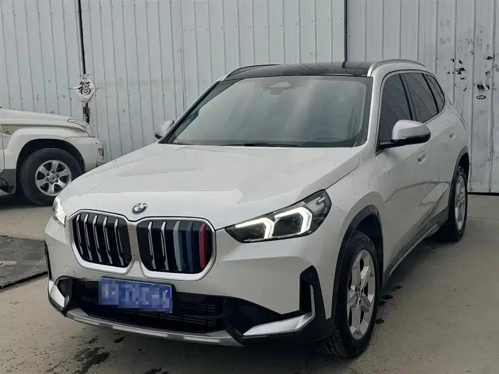 2023 BMW X1 sDrive20Li X Design Package — миниатюра 1