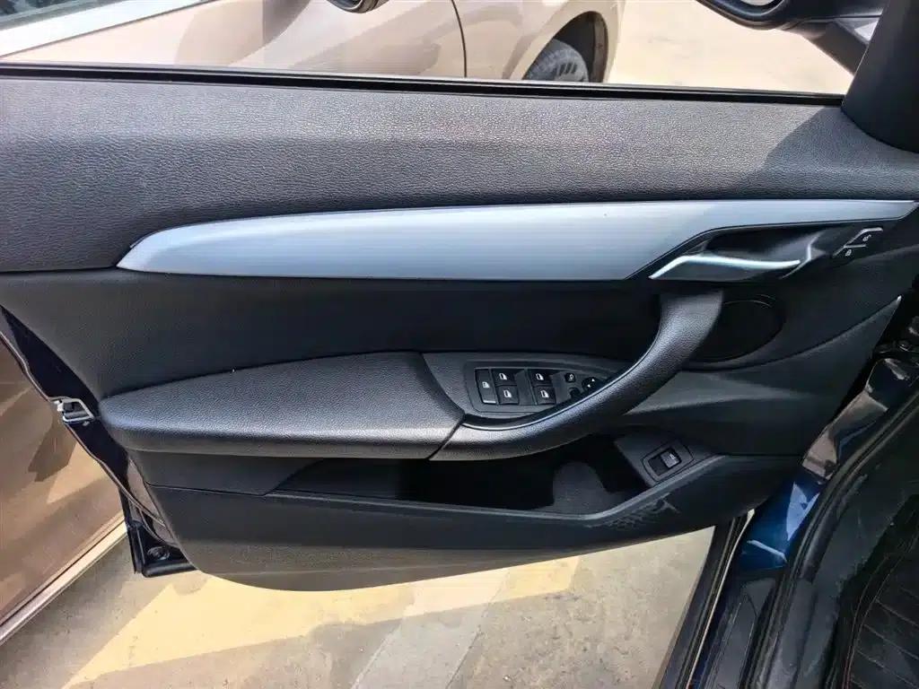 BMW X1 2016 sDrive18Li Premium — миниатюра 6