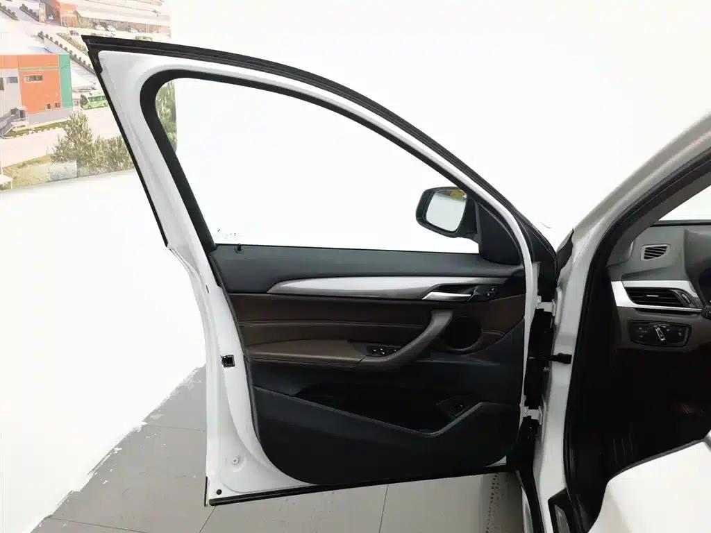 BMW X1 2018 xDrive20Li Premium — миниатюра 8