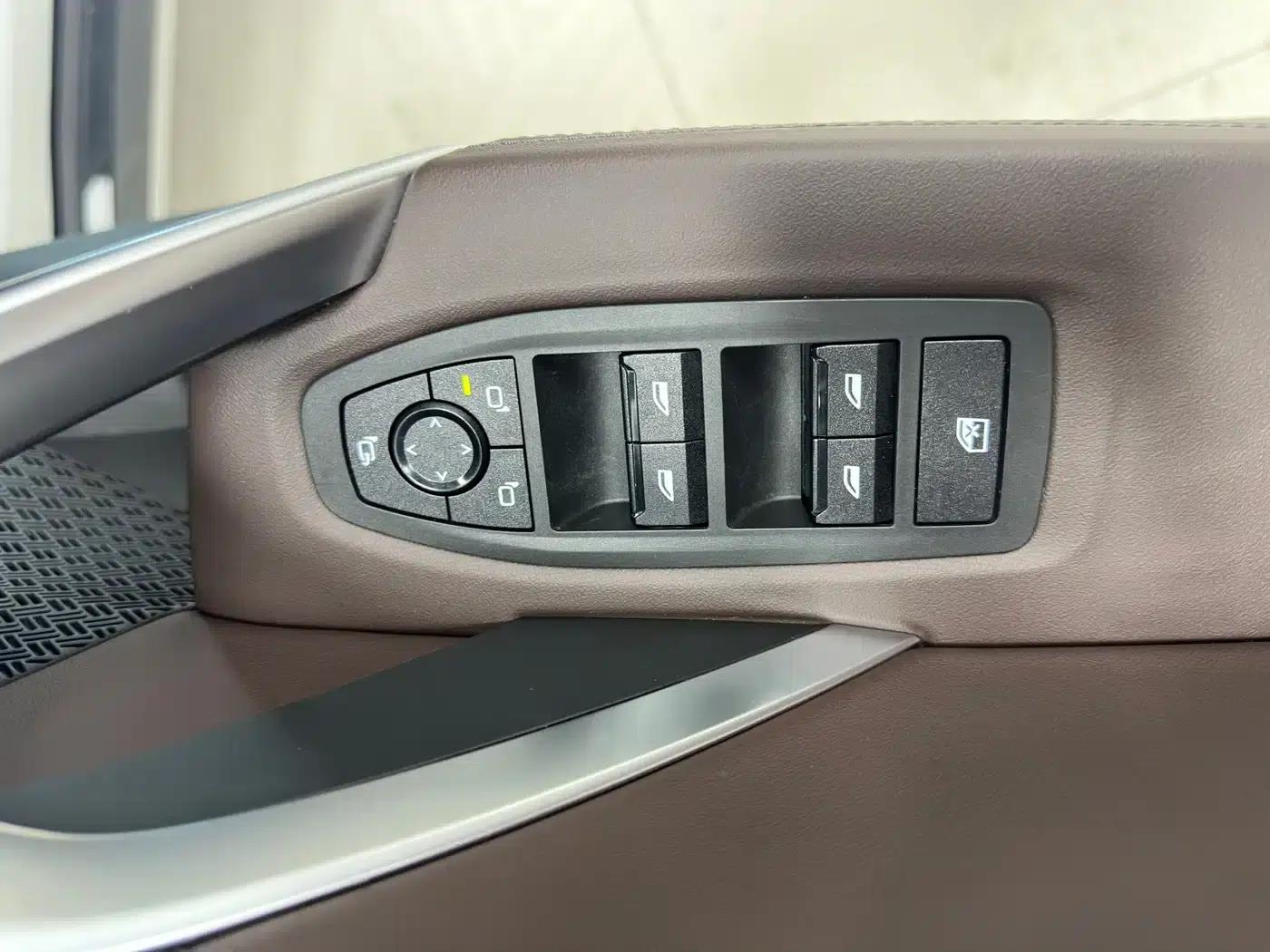 2023 BMW X1 sDrive20Li X Design Package — миниатюра 21