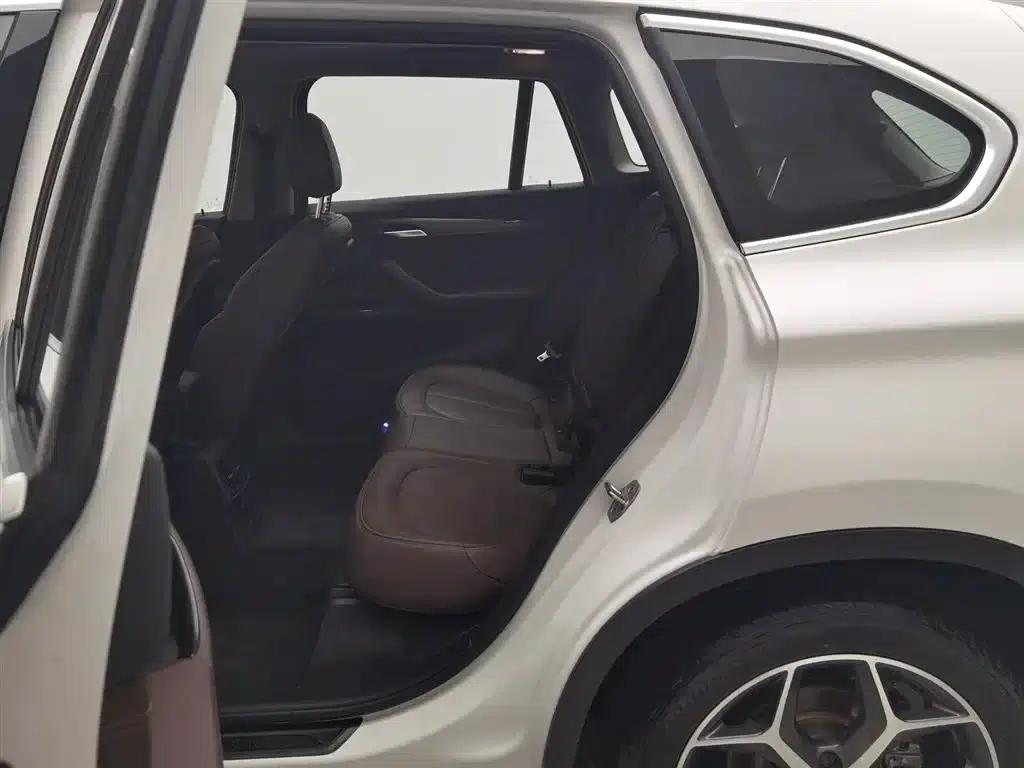 BMW X1 2018 xDrive20Li Premium — миниатюра 15