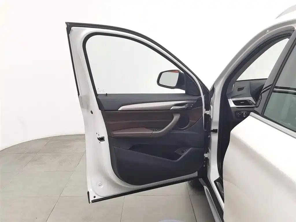 BMW X1 2018 xDrive20Li Premium — миниатюра 8