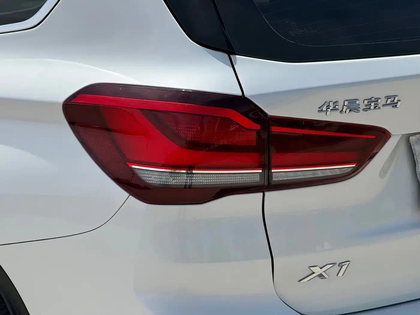 BMW X1 2022 sDrive25Li Leading Edition — миниатюра 13
