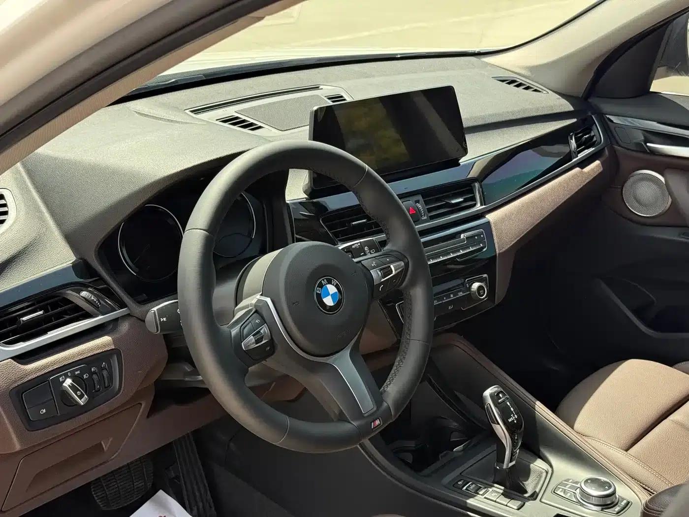 BMW X1 2022 sDrive25Li Leading Edition — миниатюра 18
