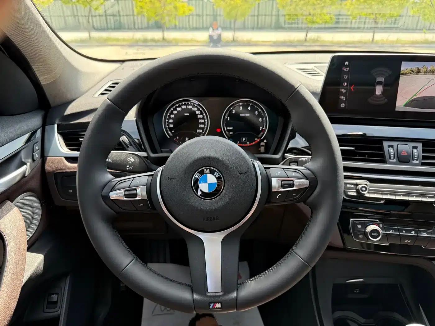 BMW X1 2022 sDrive25Li Leading Edition — миниатюра 28