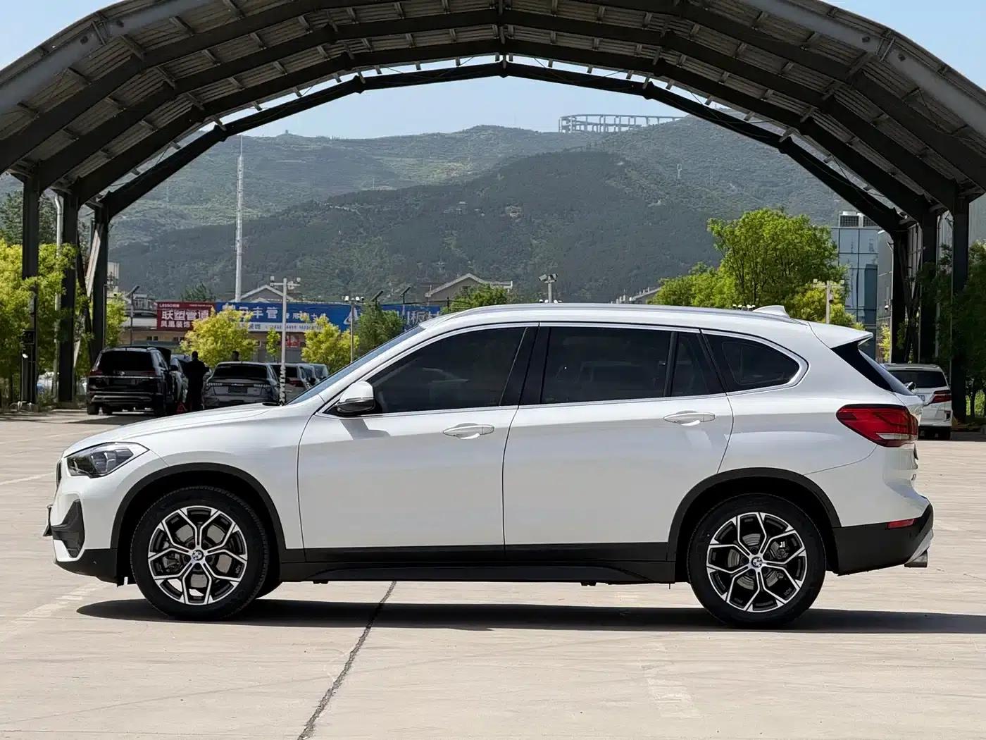 BMW X1 2022 sDrive25Li Leading Edition — миниатюра 4