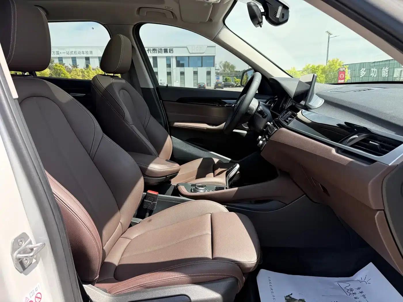BMW X1 2022 sDrive25Li Leading Edition — миниатюра 36