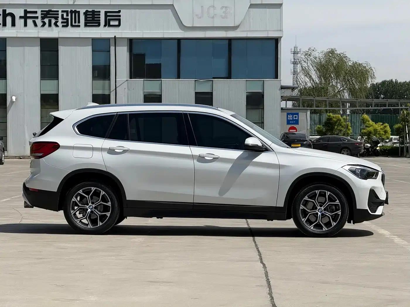 BMW X1 2022 sDrive25Li Leading Edition — миниатюра 8
