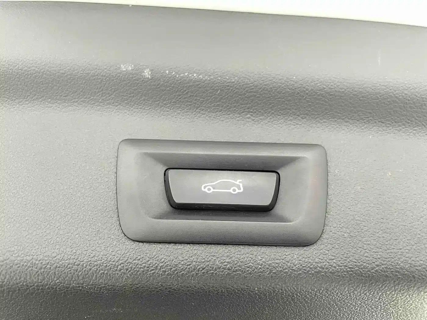 2023 BMW X1 sDrive20Li X Design Package — миниатюра 16