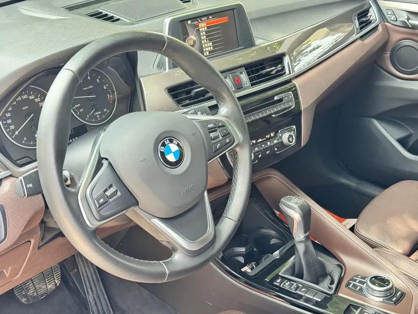 BMW X1 2016 sDrive20Li Luxury — миниатюра 7