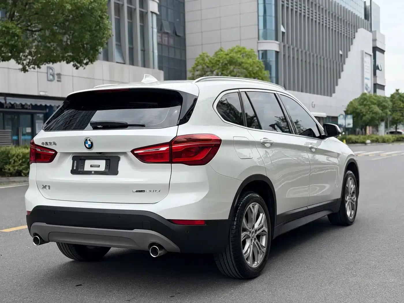 BMW X1 2018 sDrive20Li Leading Edition — миниатюра 15