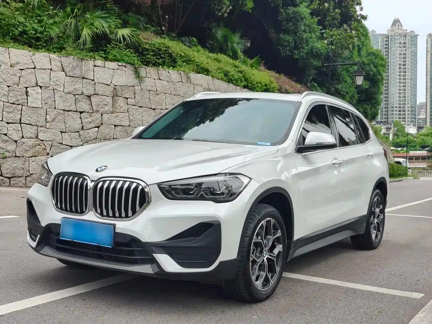 BMW X1 2022 sDrive25Li Leading Edition — миниатюра 1