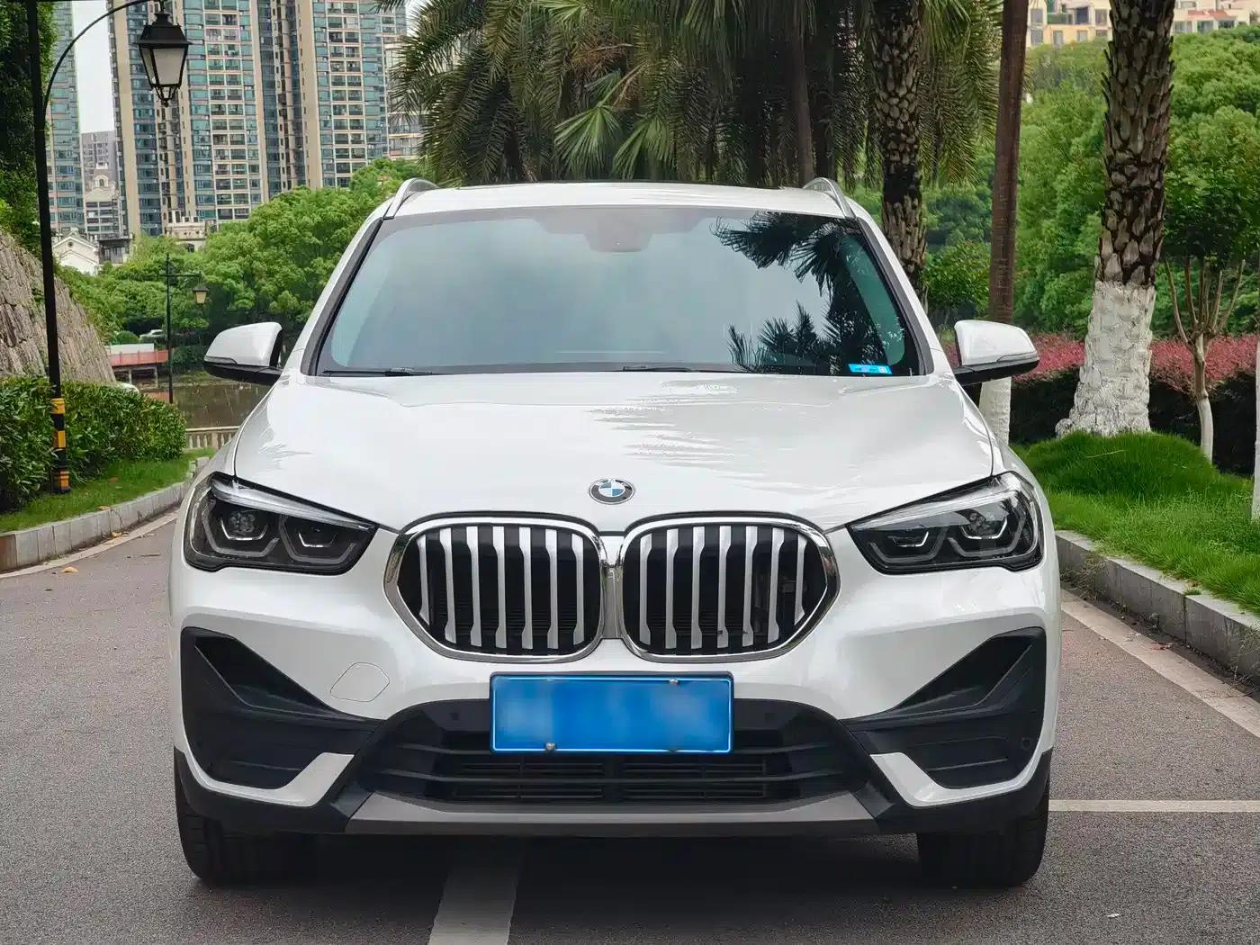BMW X1 2022 sDrive25Li Leading Edition — миниатюра 2