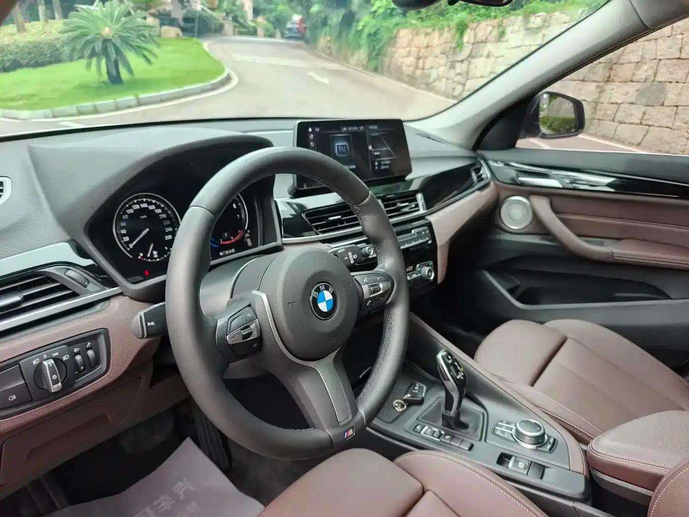 BMW X1 2022 sDrive25Li Leading Edition — миниатюра 13