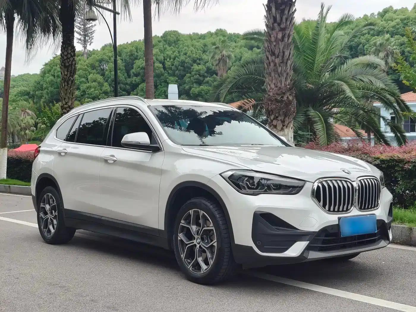 BMW X1 2022 sDrive25Li Leading Edition — миниатюра 3