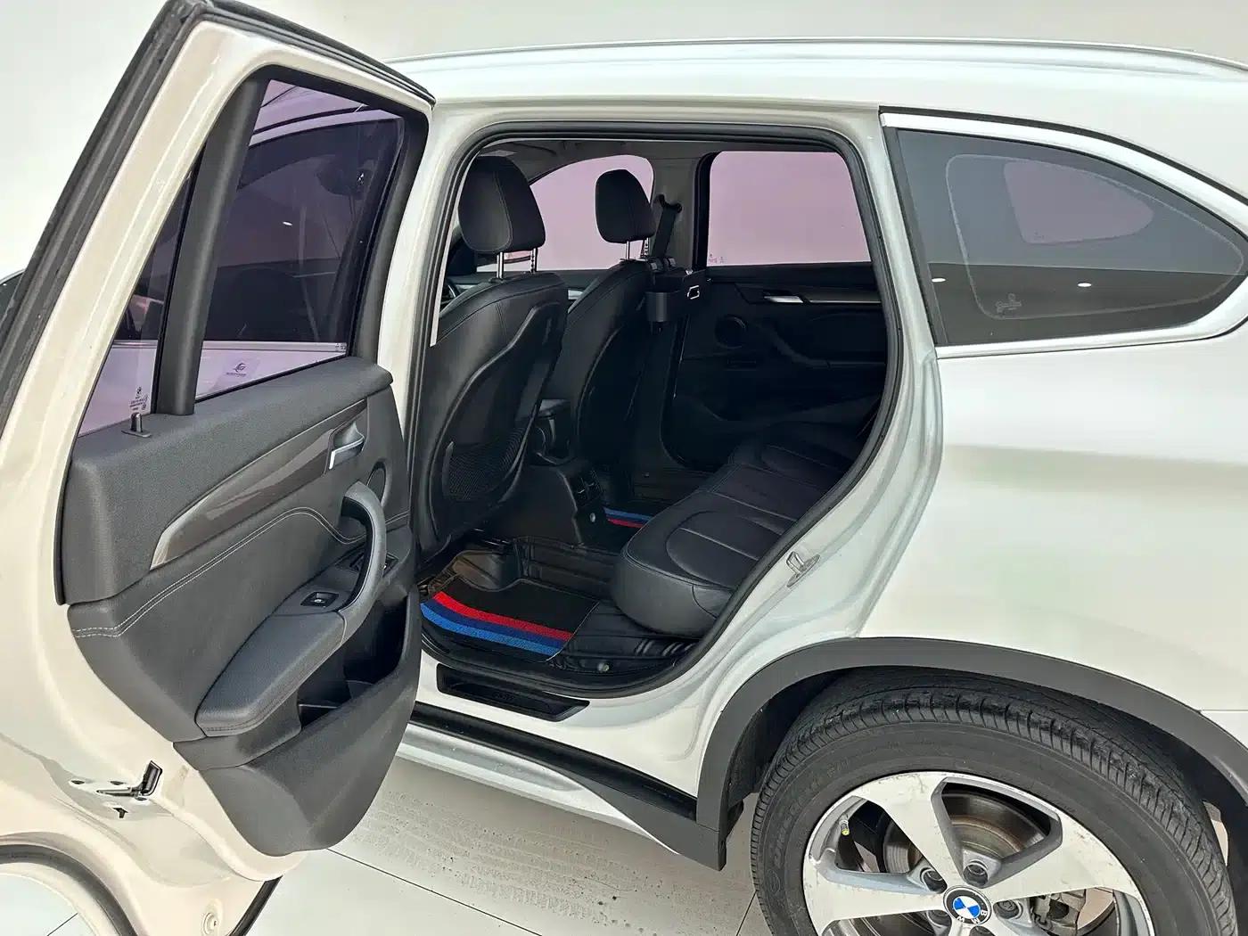 BMW X1 2016 xDrive20Li Luxury — миниатюра 11