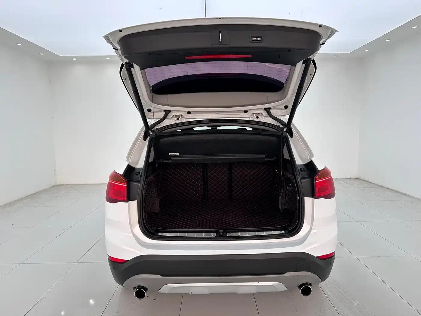 BMW X1 2016 xDrive20Li Luxury — миниатюра 13