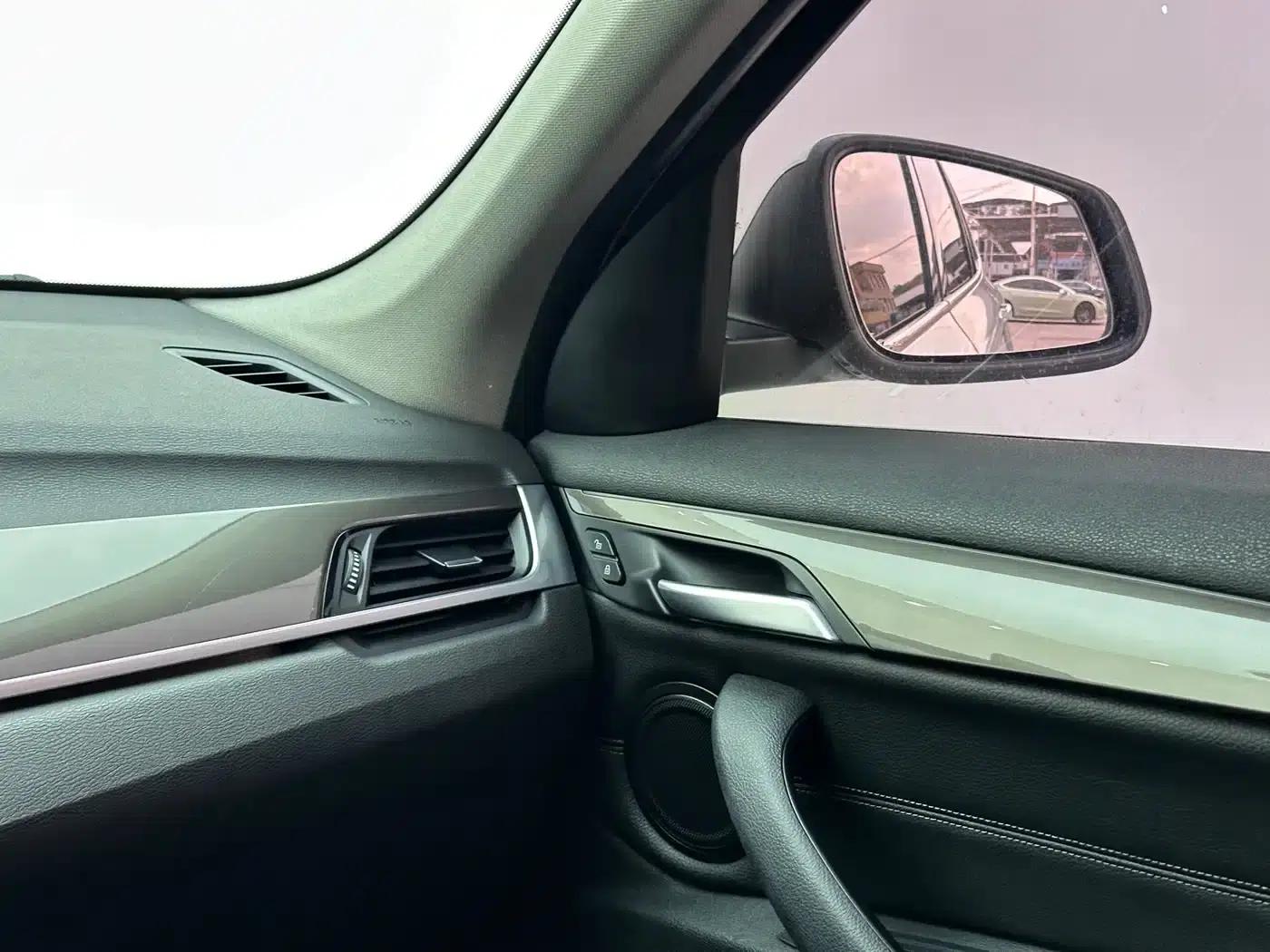 BMW X1 2016 xDrive20Li Luxury — миниатюра 8