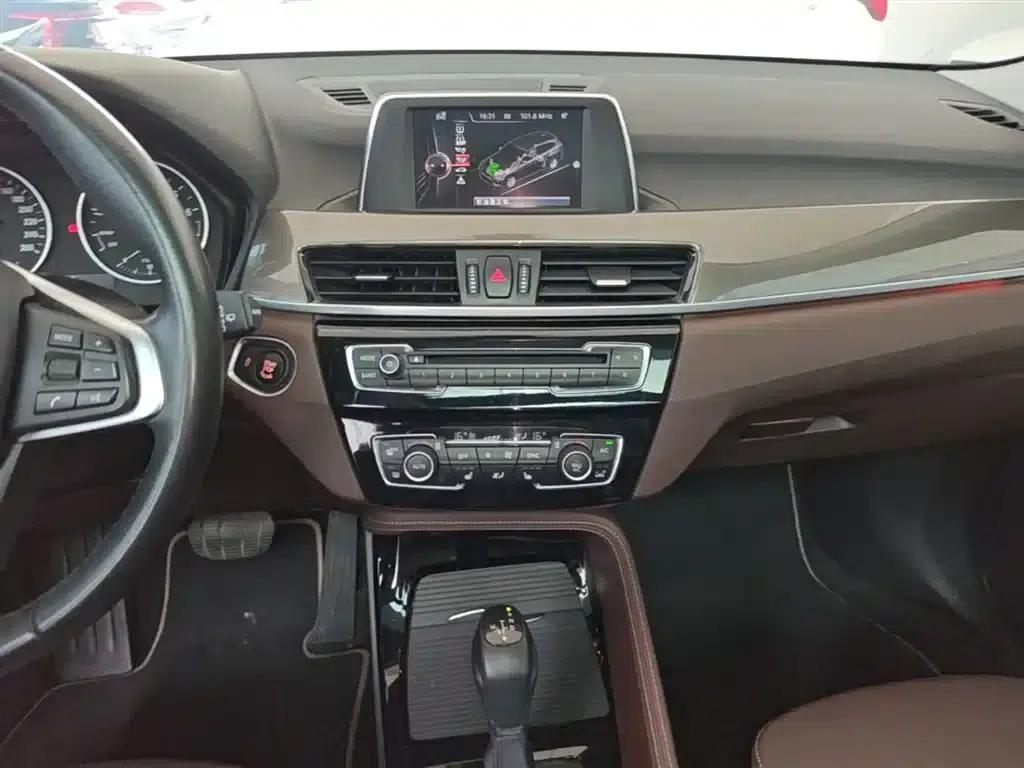BMW X1 2016 sDrive20Li Luxury — миниатюра 12