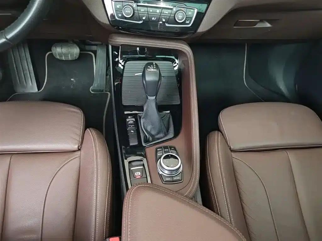 BMW X1 2016 sDrive20Li Luxury — миниатюра 13