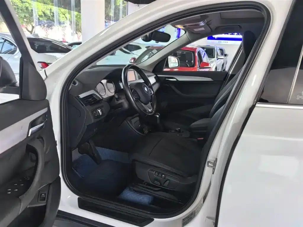 BMW X1 2019 sDrive20Li Leading Edition — миниатюра 16
