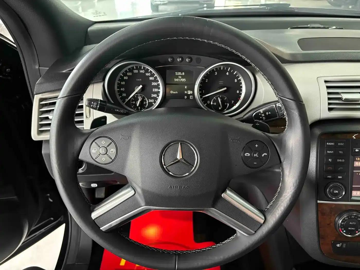 2011 Mercedes-Benz R-Class R 350 L 4MATIC — миниатюра 12
